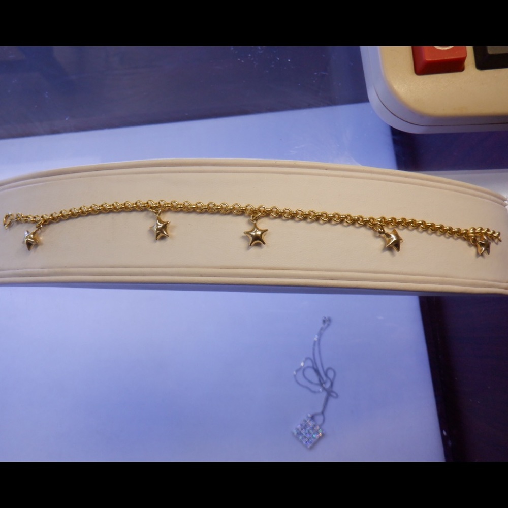 New 14k yellow gold star dangle bracelet.